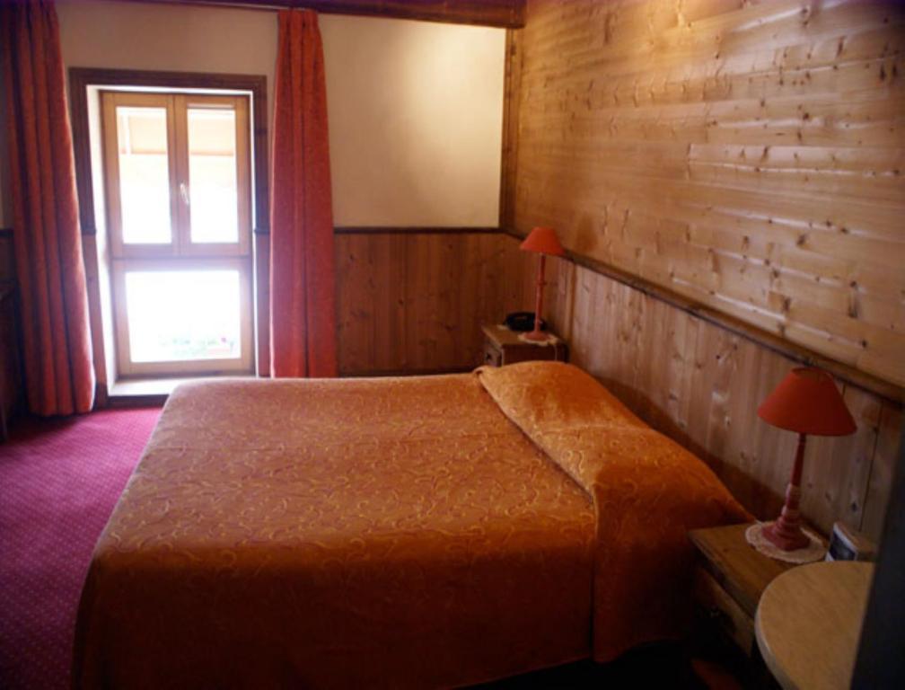 Le Relais De L'Abbaye Hotel Tournus Szoba fotó